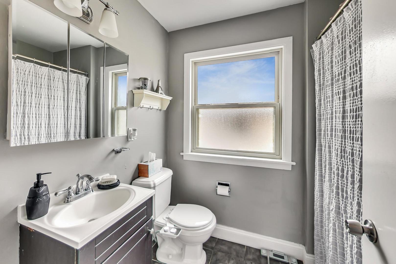 1218 Elliott Street Park Ridge, IL 60068 - Photo 12 of 24 a bathroom with a toilet sink and mirror