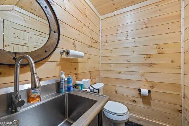 $3,500,000 | 300 Black Pt Drive, Hartwell, GA 30643