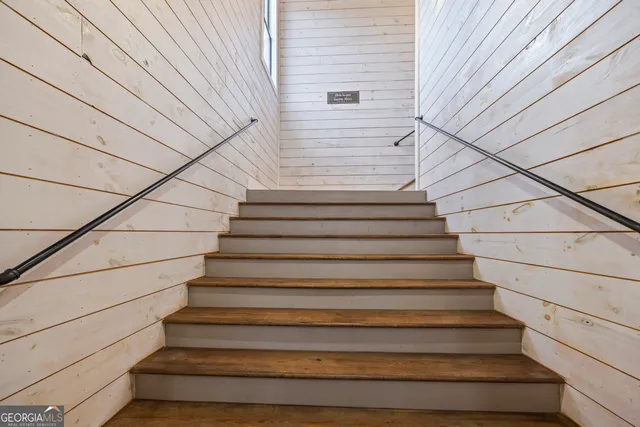 $3,500,000 | 300 Black Pt Drive, Hartwell, GA 30643