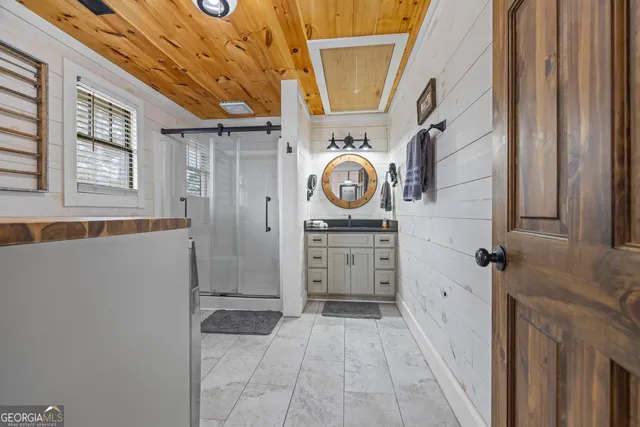 $3,500,000 | 300 Black Pt Drive, Hartwell, GA 30643