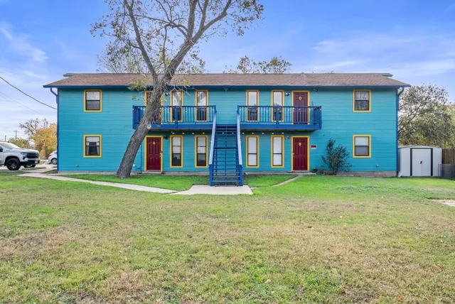 a view of an house with backyard space and balcony