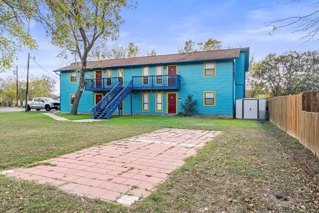 a view of building with yard