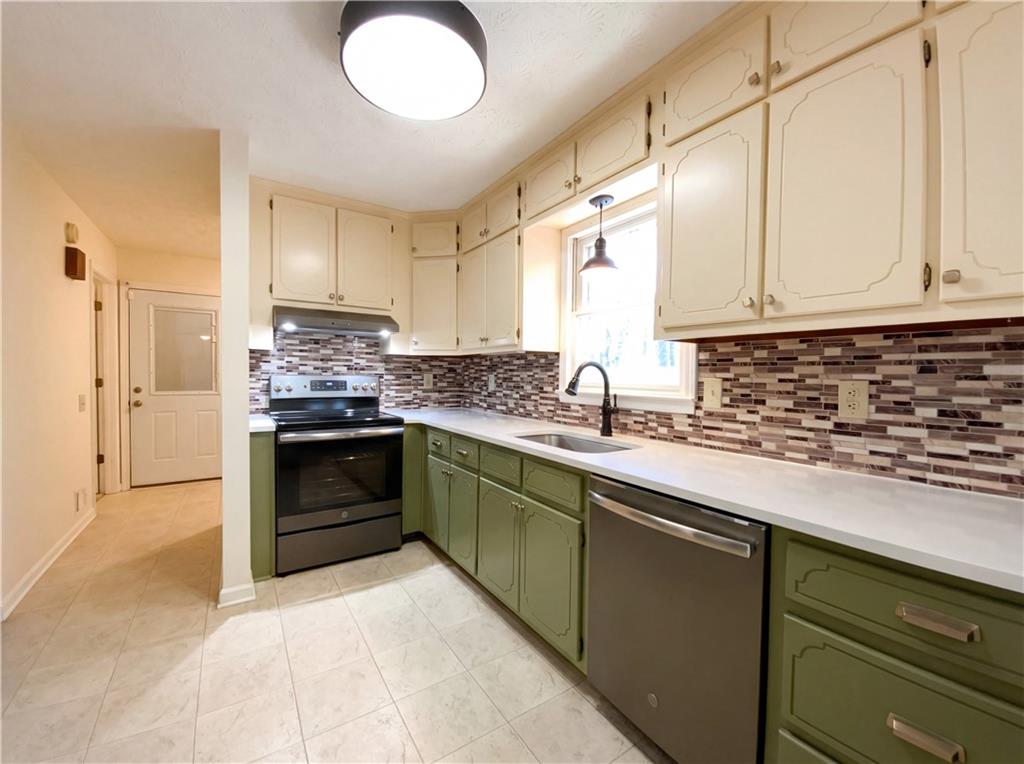 75 Christie Court Stockbridge, GA 30281 - Photo 2 of 22