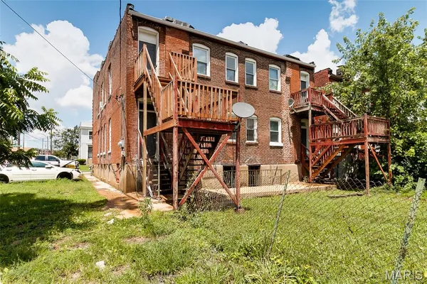 $700 | 1402 A Granville Place, St. Louis, MO 63112