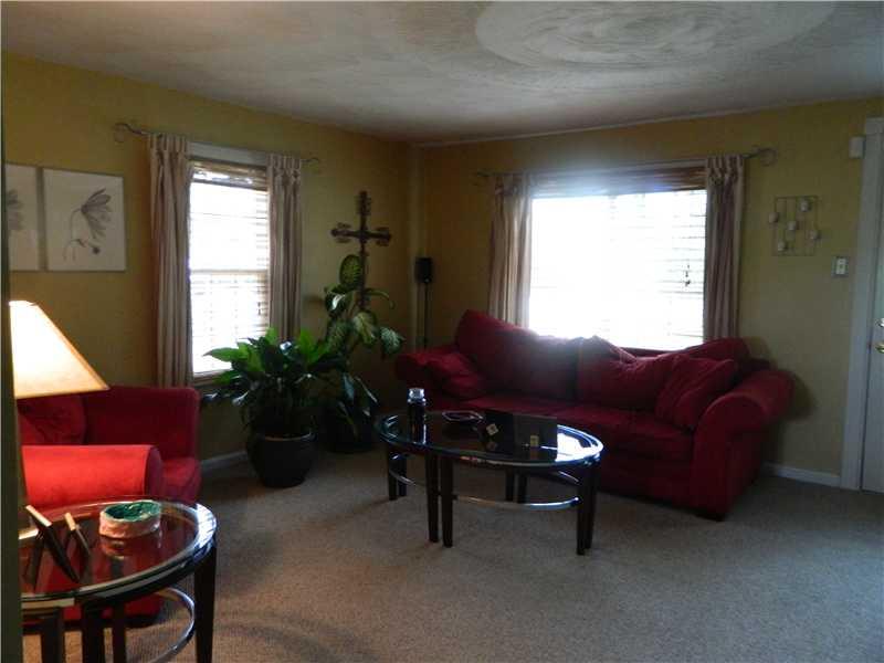 115 Ridge Avenue Beaver Falls, PA 15010 - Photo 7 of 19 Living Room.