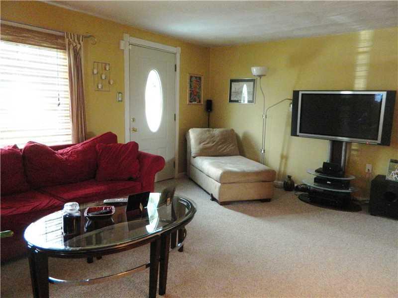 115 Ridge Avenue Beaver Falls, PA 15010 - Photo 8 of 19 Living Room.