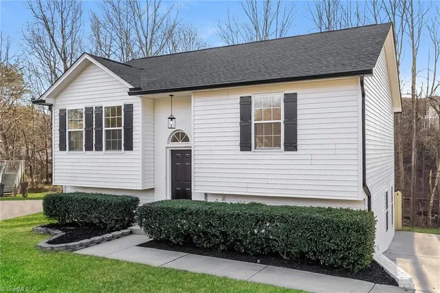 $2,010 | 2702 Camillia Cove, High Point, NC 27265