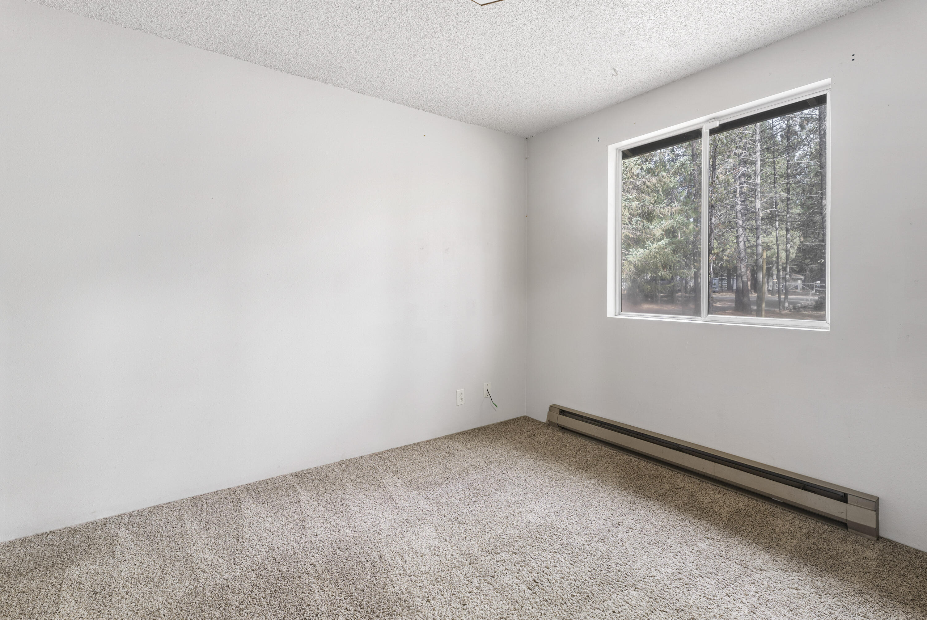 15969 Green Forest Road La Pine, OR 97739 - Photo 16 of 26 Bedroom