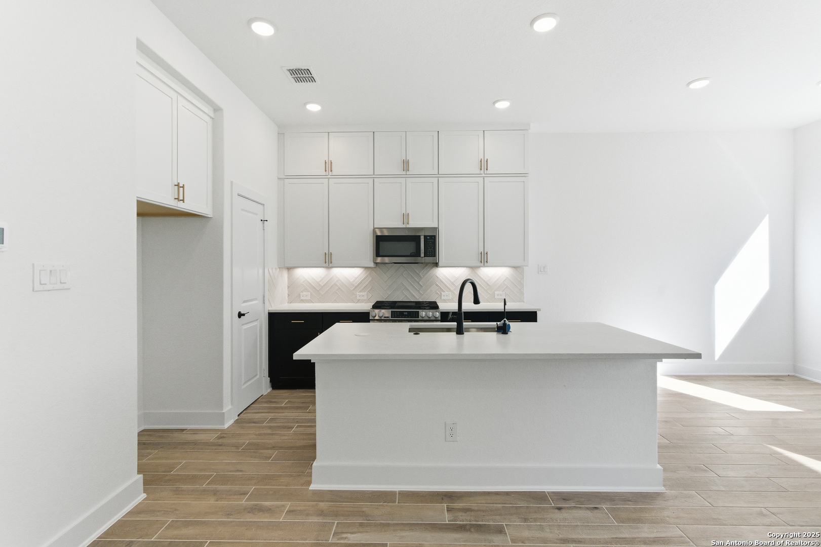 6464 Babcock Road, Unit 717 San Antonio, TX 78249 - Photo 14 of 44 a kitchen with kitchen island stainless steel appliances a sink and stove