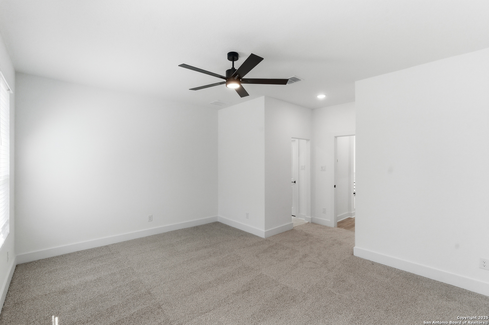 6464 Babcock Road, Unit 717 San Antonio, TX 78249 - Photo 29 of 44 a view of an empty room