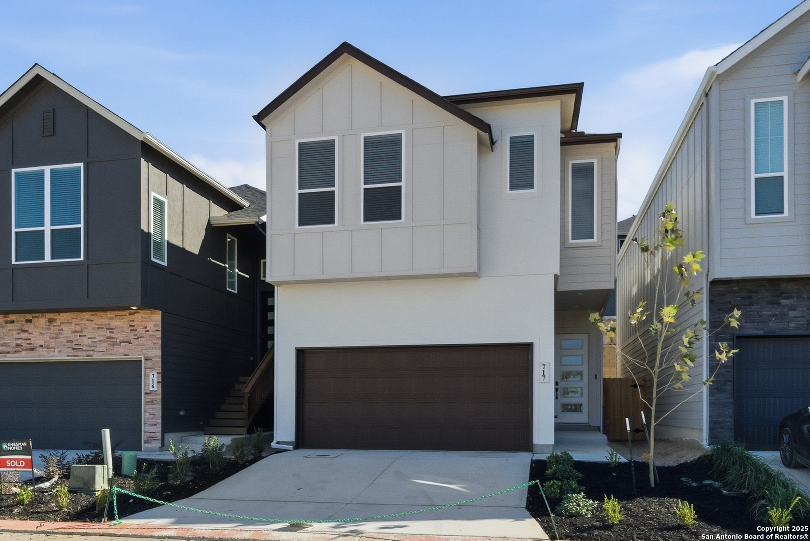 6464 Babcock Road, Unit 717 San Antonio, TX 78249 - Photo 3 of 44 a front view of a house with yard