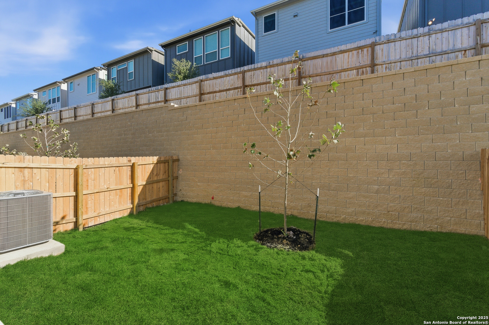 6464 Babcock Road, Unit 717 San Antonio, TX 78249 - Photo 36 of 44 a view of a back yard of the house