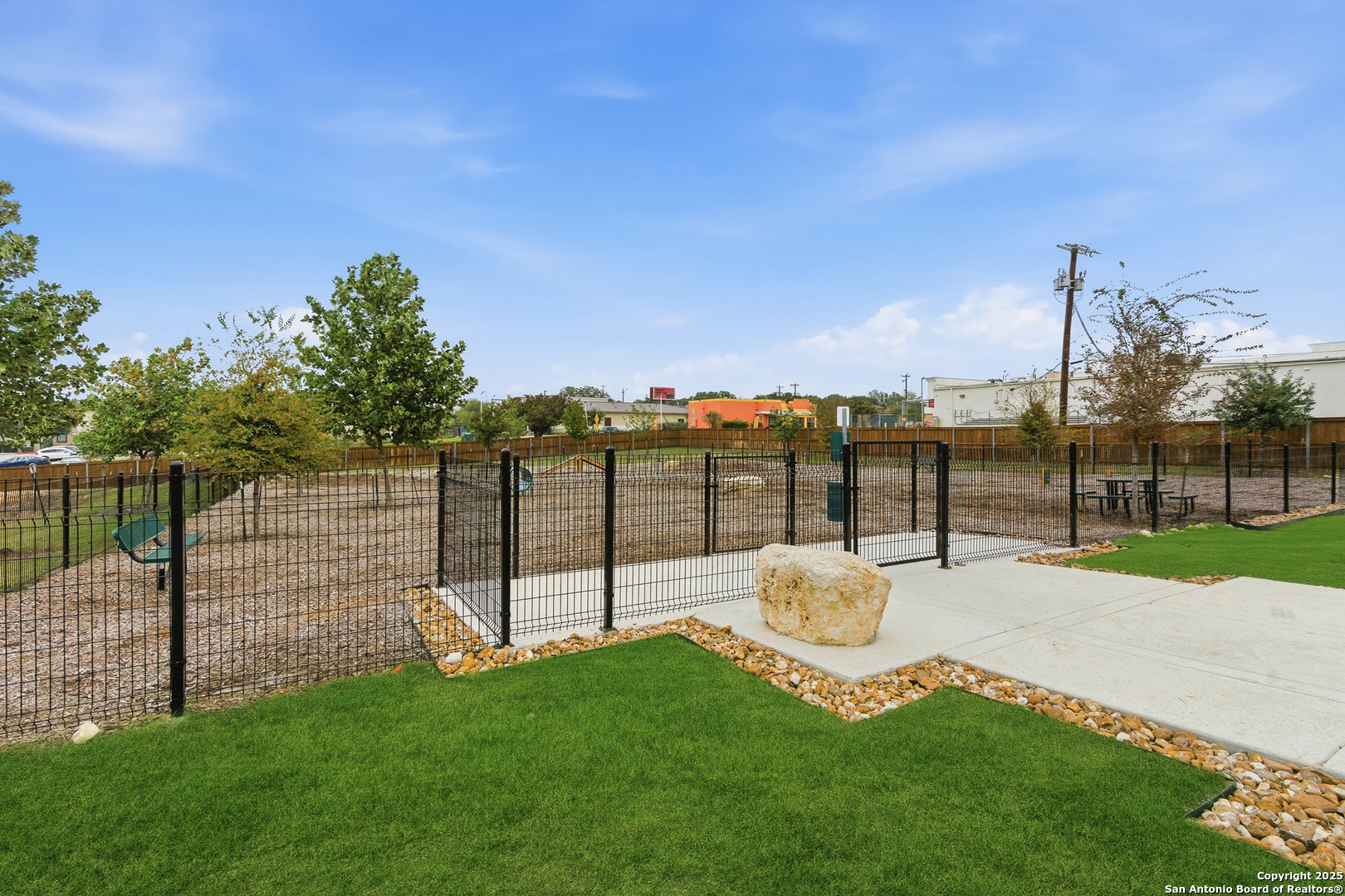 6464 Babcock Road, Unit 717 San Antonio, TX 78249 - Photo 39 of 44 a swimming pool with mountain view