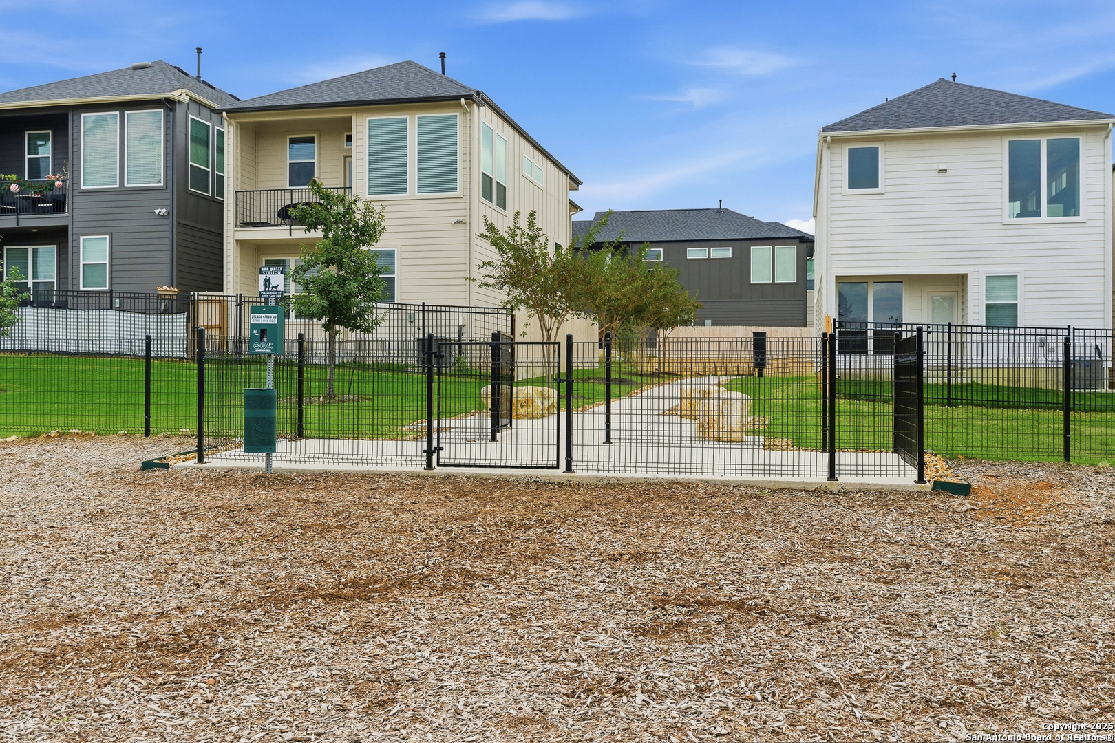 6464 Babcock Road, Unit 717 San Antonio, TX 78249 - Photo 40 of 44 a view of a house with a park