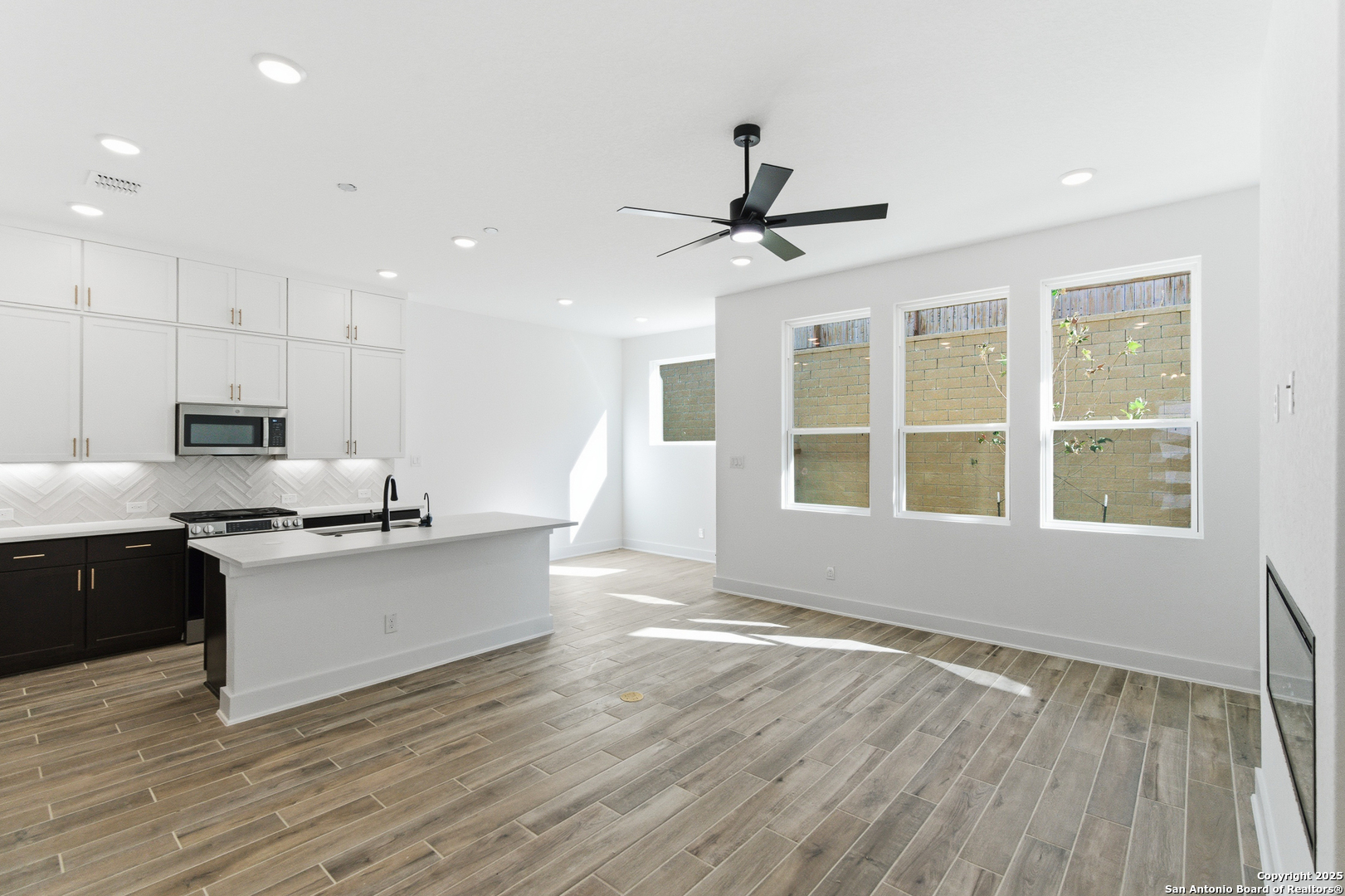 6464 Babcock Road, Unit 717 San Antonio, TX 78249 - Photo 9 of 44 a kitchen with stainless steel appliances granite countertop a stove and a refrigerator