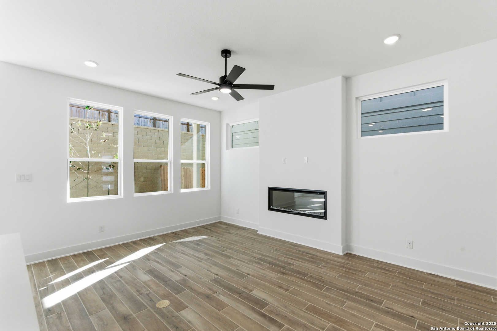 6464 Babcock Road, Unit 717 San Antonio, TX 78249 - Photo 10 of 44 a view of empty room with wooden floor and ceiling fan