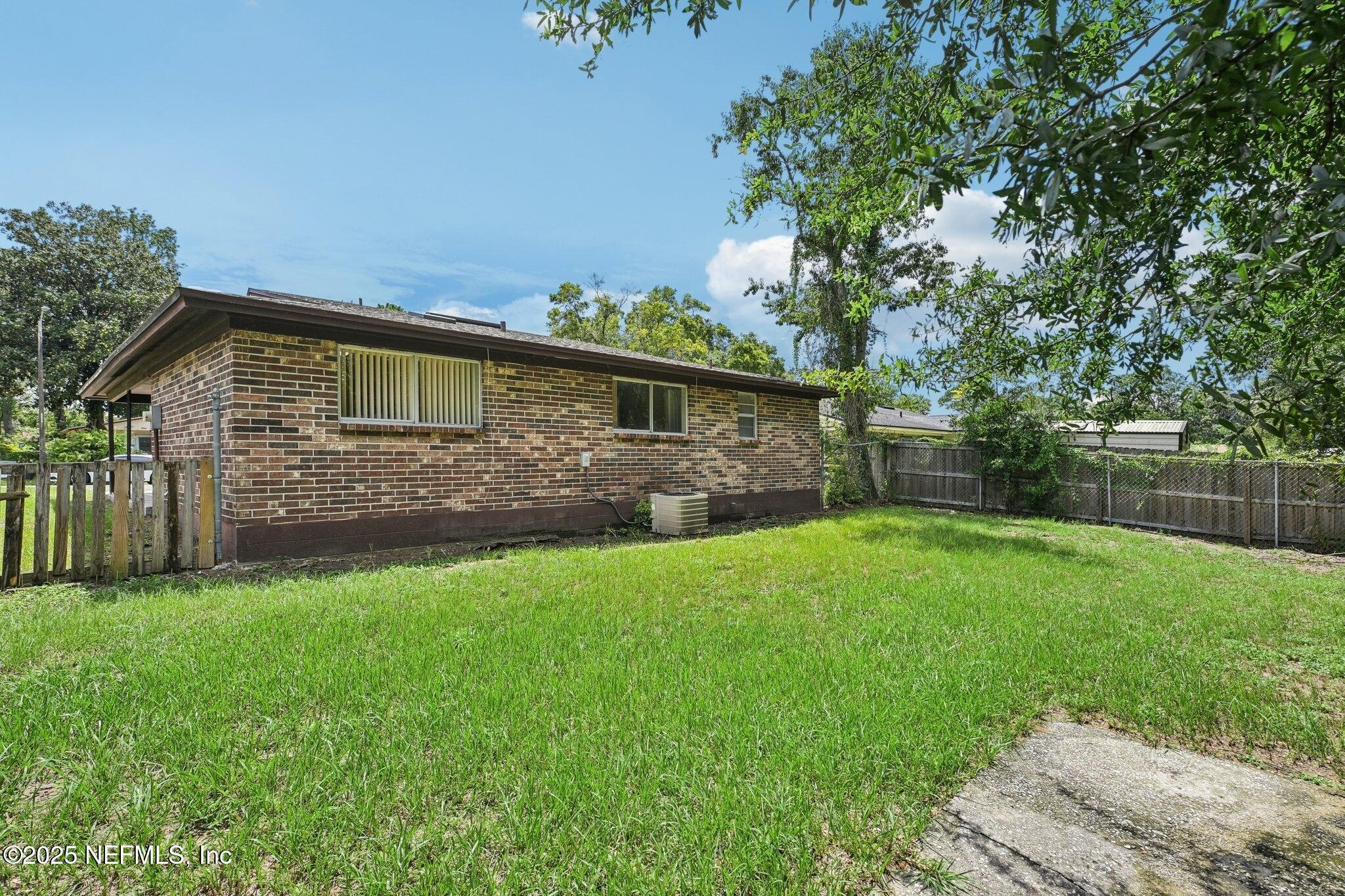 4419 Crossbow Road Jacksonville, FL 32208 - Photo 20 of 23 BACK YARD