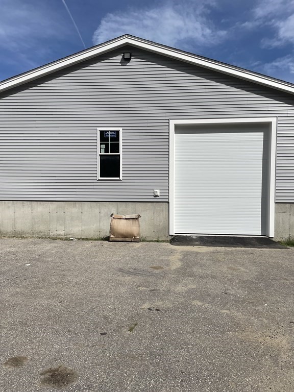 16 Dexter Street Worcester, MA 01607 - Photo 4 of 17 a front view of a house