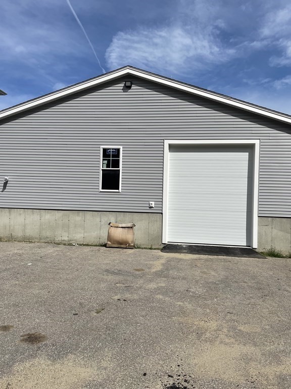 16 Dexter Street Worcester, MA 01607 - Photo 5 of 17 a front view of a house