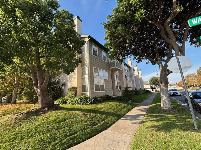 $2,850 | 10637 Walnut Street, Los Alamitos, CA 90720