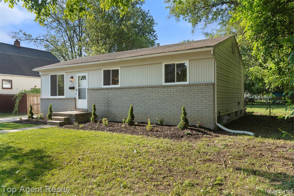 13738 Toepfer Road Warren, MI 48089 - Photo 2 of 47