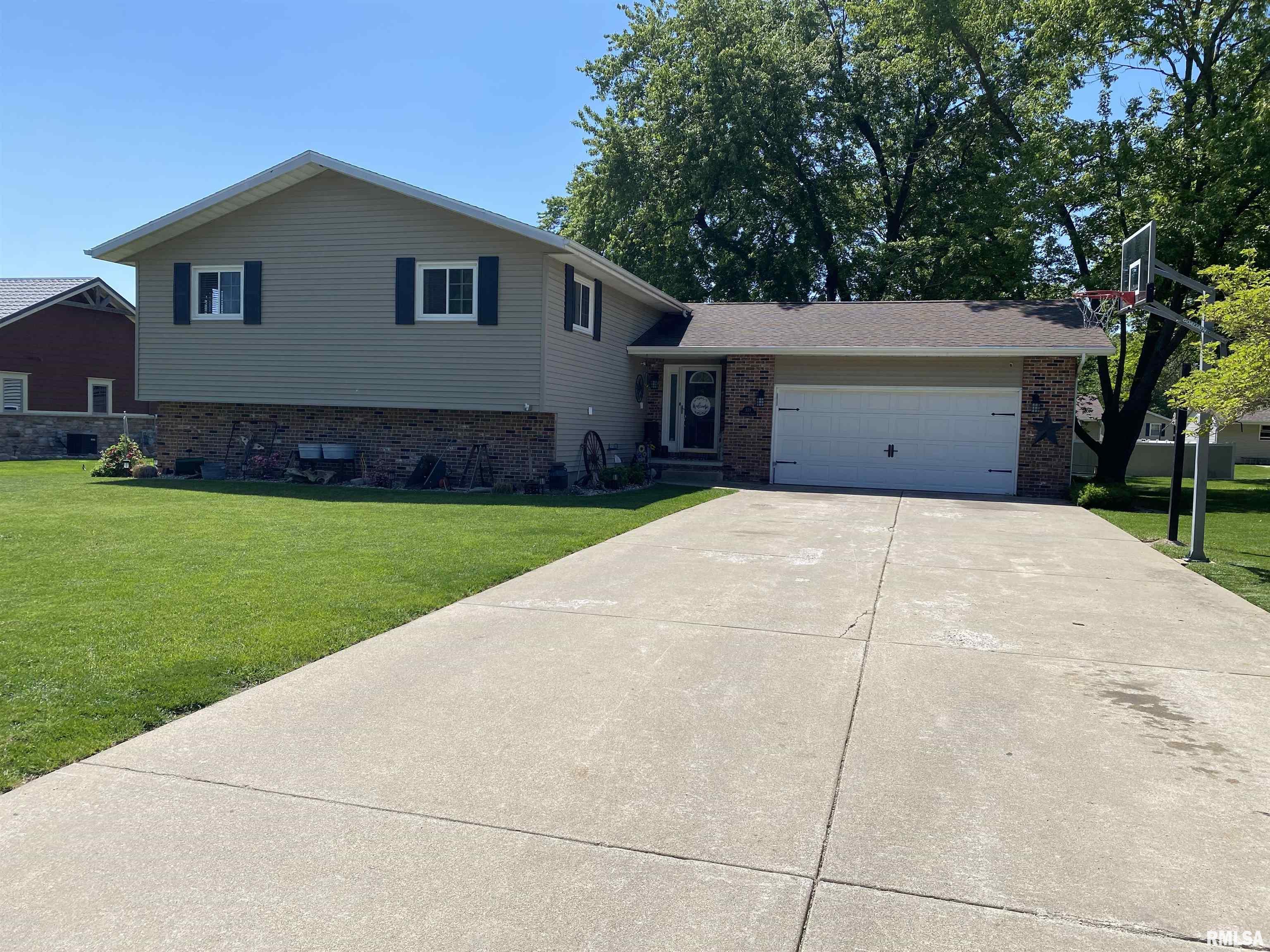 338 Harvester Road Canton, IL 61520 - Photo 7 of 49