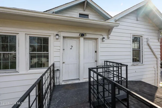 $2,000 | 411 George Street, Unit 2, New Bern, NC 28560