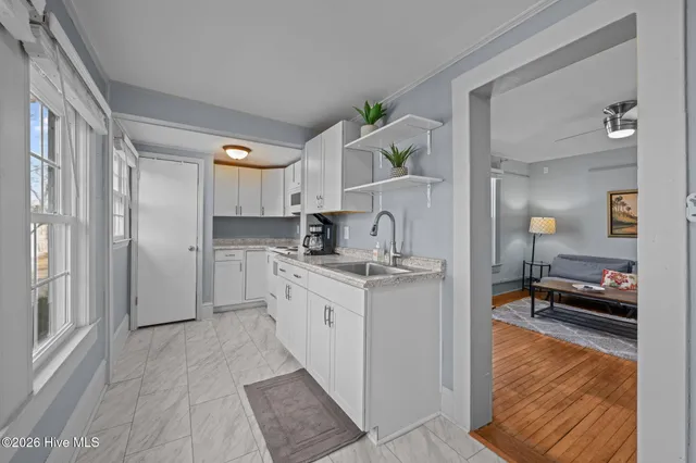 $2,000 | 411 George Street, Unit 2, New Bern, NC 28560