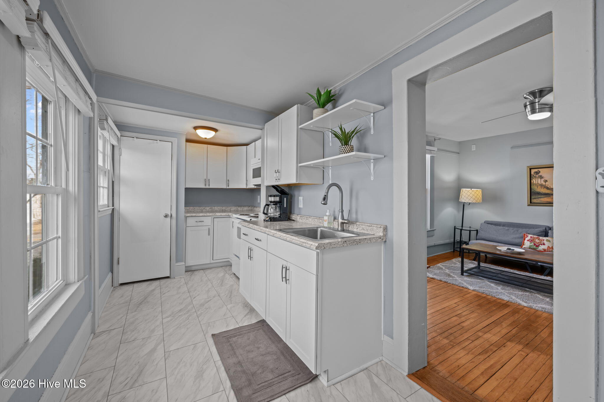 411 George Street, Unit 2 New Bern, NC 28560 - Photo 2 of 20 3-web-or-mls-DSC_5203
