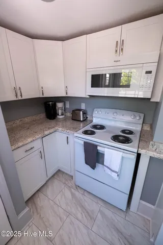 $2,000 | 411 George Street, Unit 2, New Bern, NC 28560