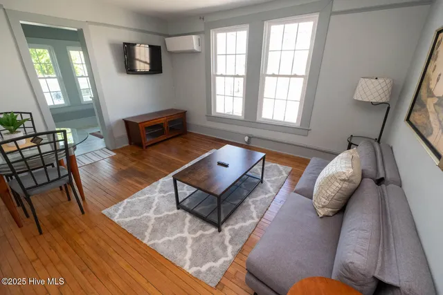 $2,000 | 411 George Street, Unit 2, New Bern, NC 28560