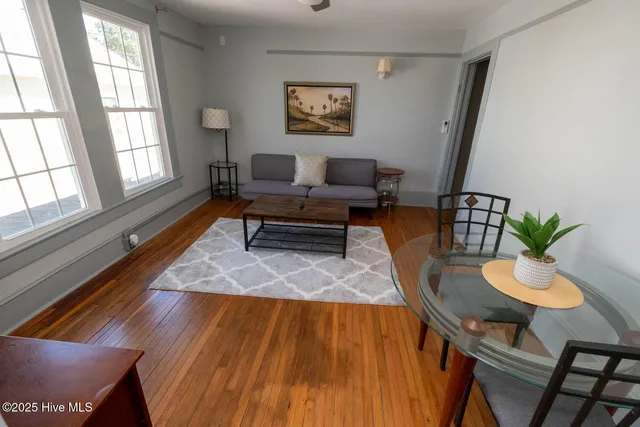 $2,000 | 411 George Street, Unit 2, New Bern, NC 28560