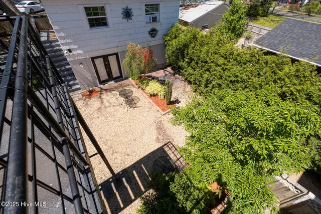 $2,000 | 411 George Street, Unit 2, New Bern, NC 28560