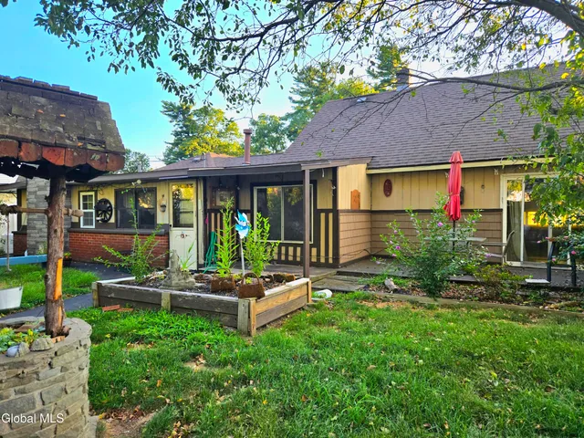 $209,900 | 1120 Outer Drive, Schenectady, NY 12303