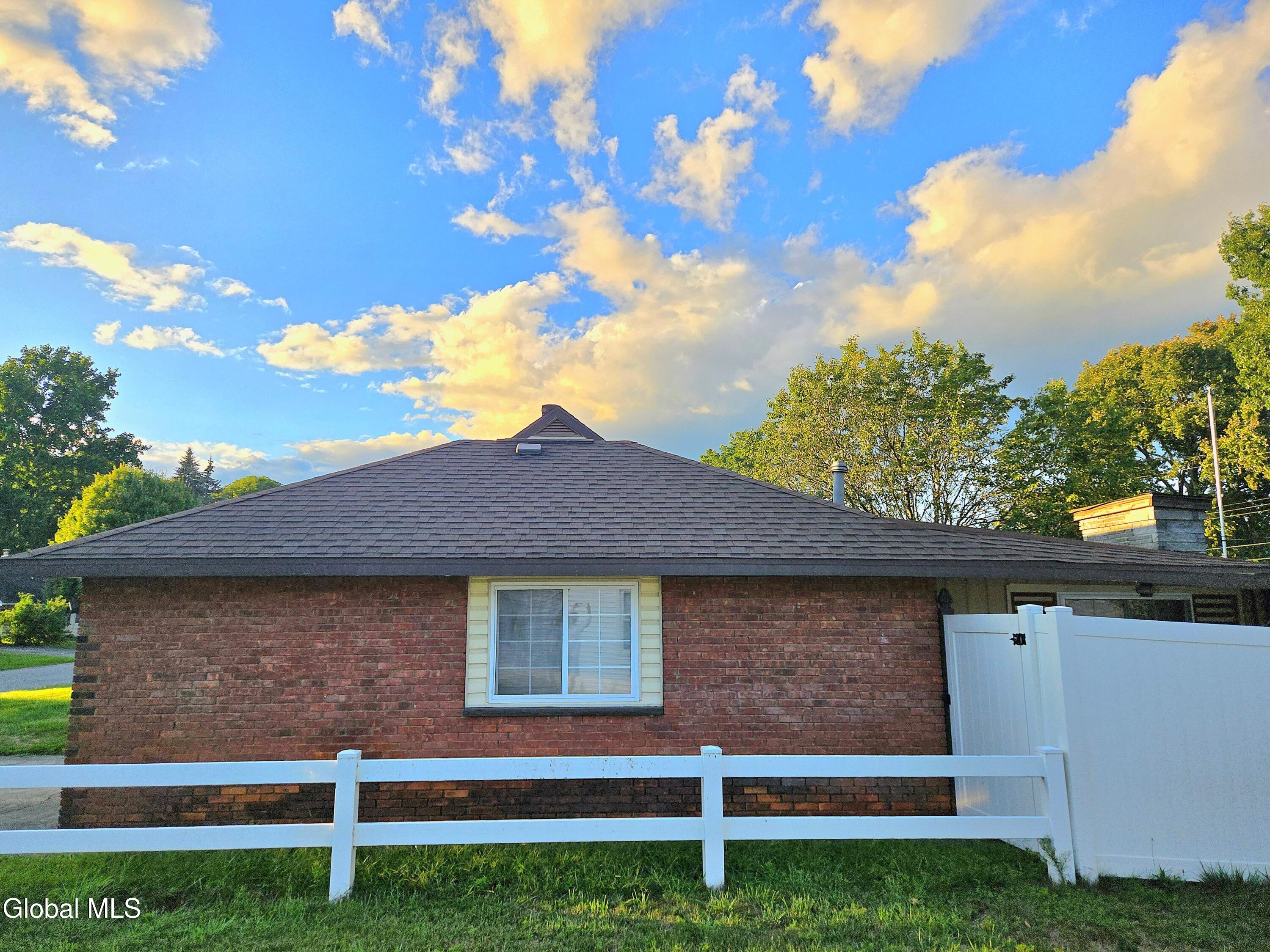 1120 Outer Drive Schenectady, NY 12303 - Photo 7 of 33 20250827_185156