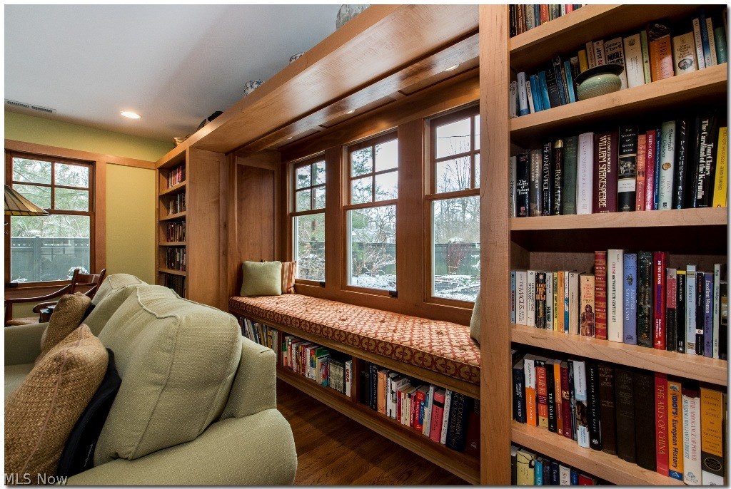17460 Shelburne Road Cleveland, OH 44118 - Photo 4 of 34 Gallery Image 4