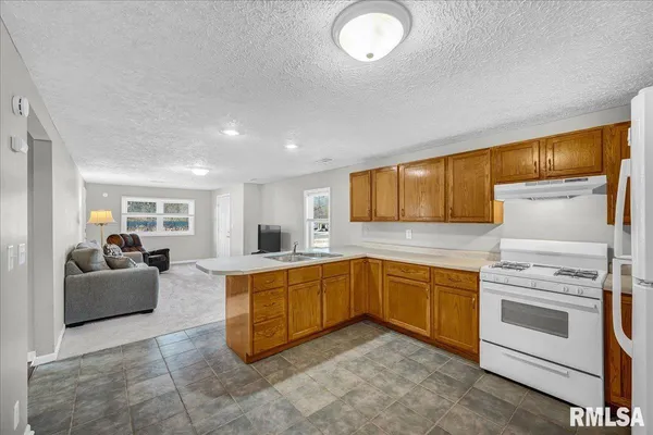 $125,000 | 303 Powers Avenue, Pekin, IL 61554