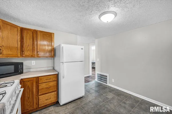 $125,000 | 303 Powers Avenue, Pekin, IL 61554