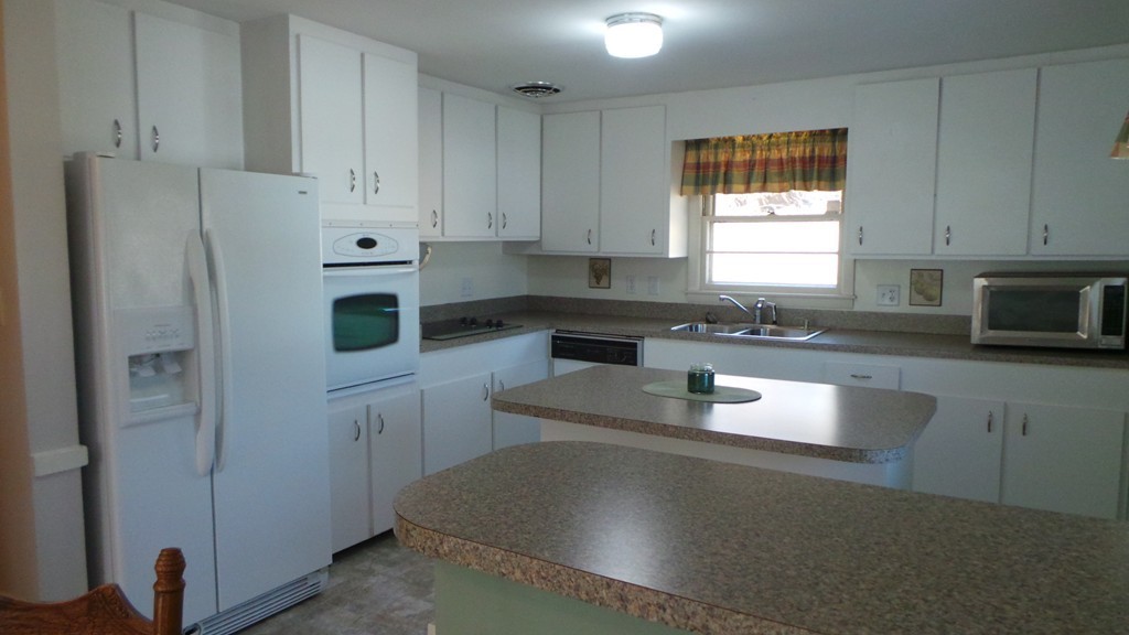 9 Pompano Road Worcester, MA 01605 - Photo 3 of 12