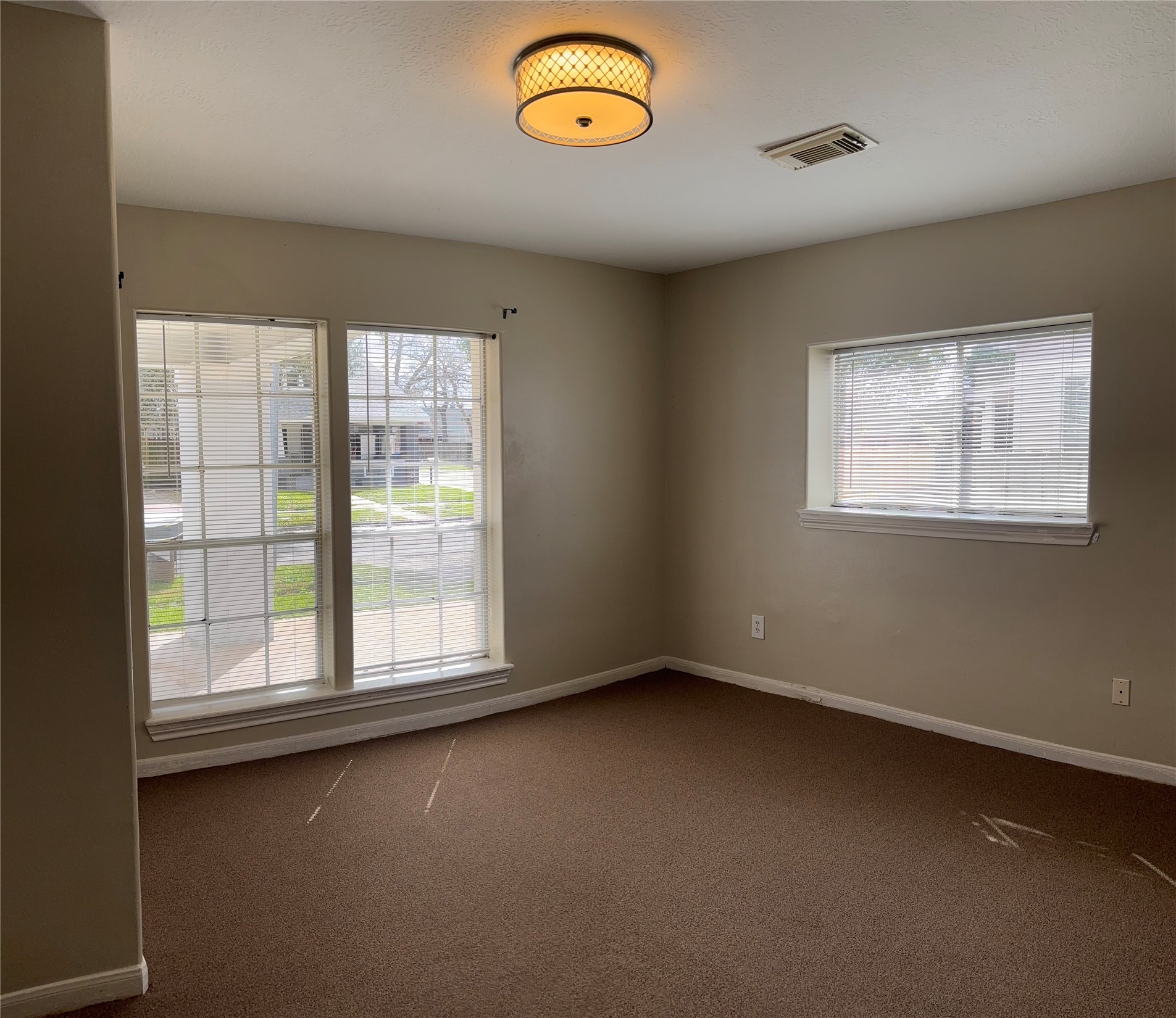 2340 Cumberland Street Houston, TX 77023 - Photo 15 of 18 an empty room with a window