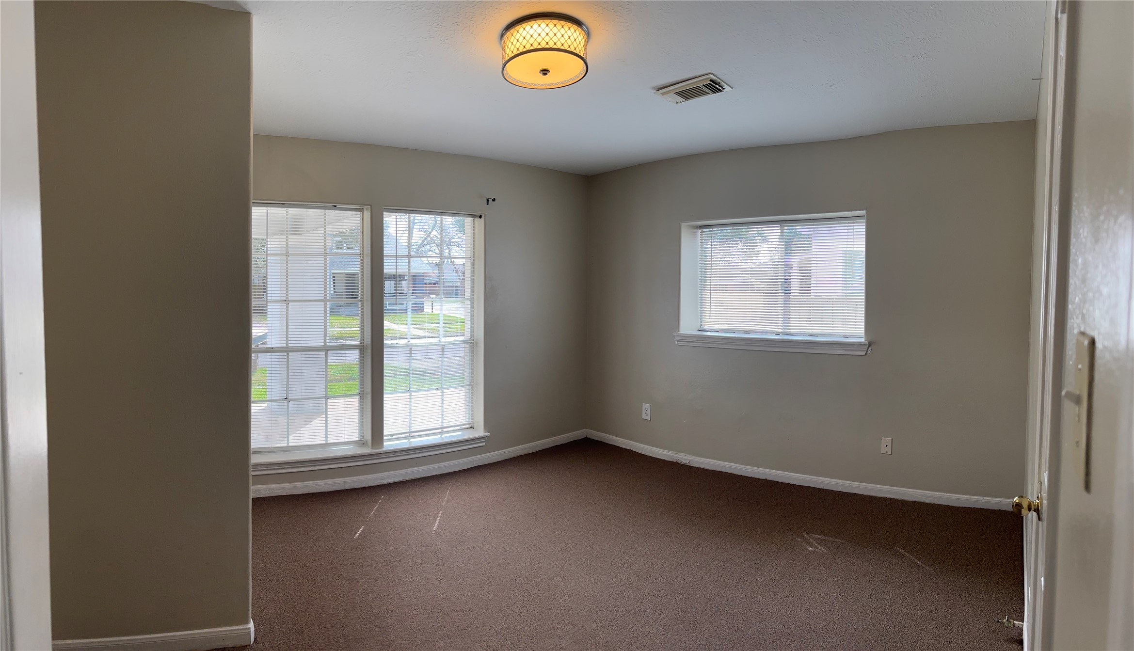 2340 Cumberland Street Houston, TX 77023 - Photo 16 of 18 an empty room with a window