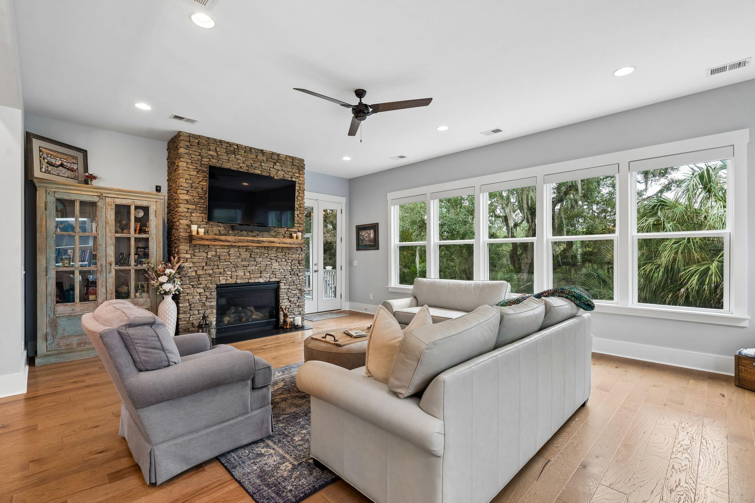 1432 Stratton Place Mount Pleasant, SC 29466 - Photo 26 of 99 Living Room
