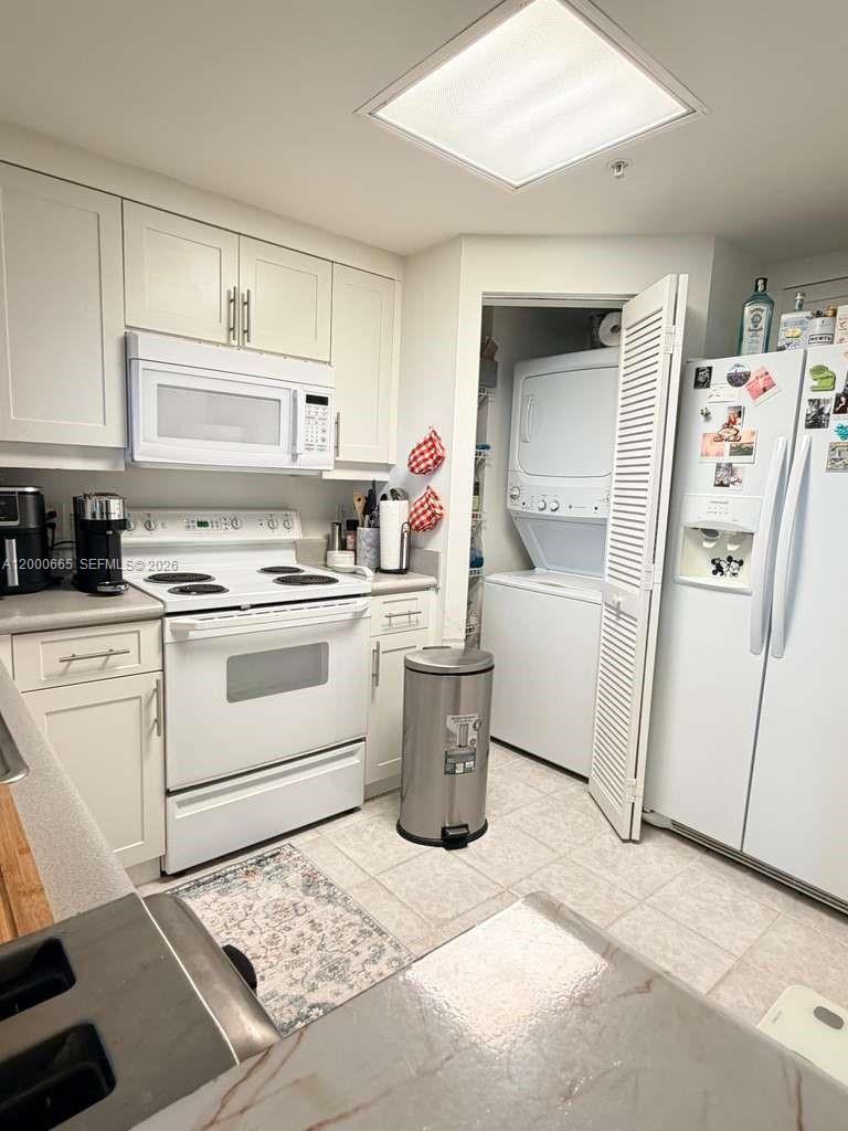 701 Brickell Key Boulevard, Unit 1501 Miami, FL 33131 - Photo 4 of 8 a kitchen with a refrigerator stove and sink