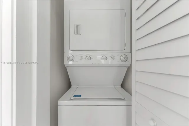 a close up view of a washer and dryer