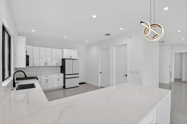 $895,000 | 3920 Espan Court, Palm Springs, FL 33461