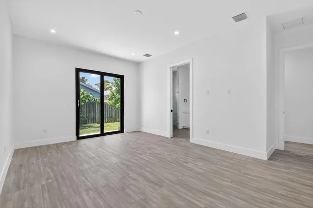 $895,000 | 3920 Espan Court, Palm Springs, FL 33461