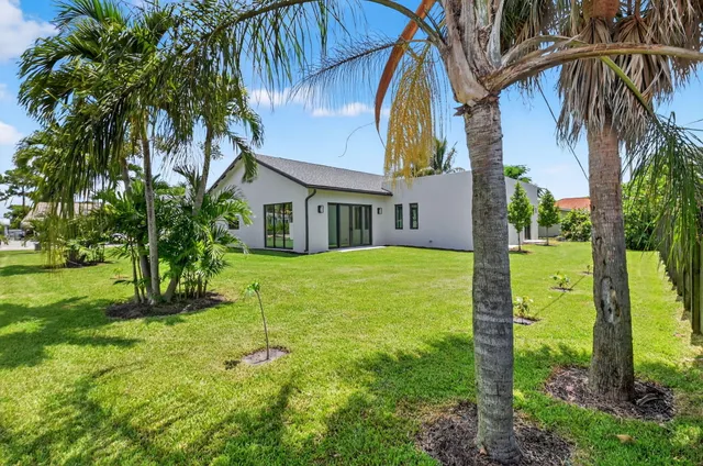 $895,000 | 3920 Espan Court, Palm Springs, FL 33461