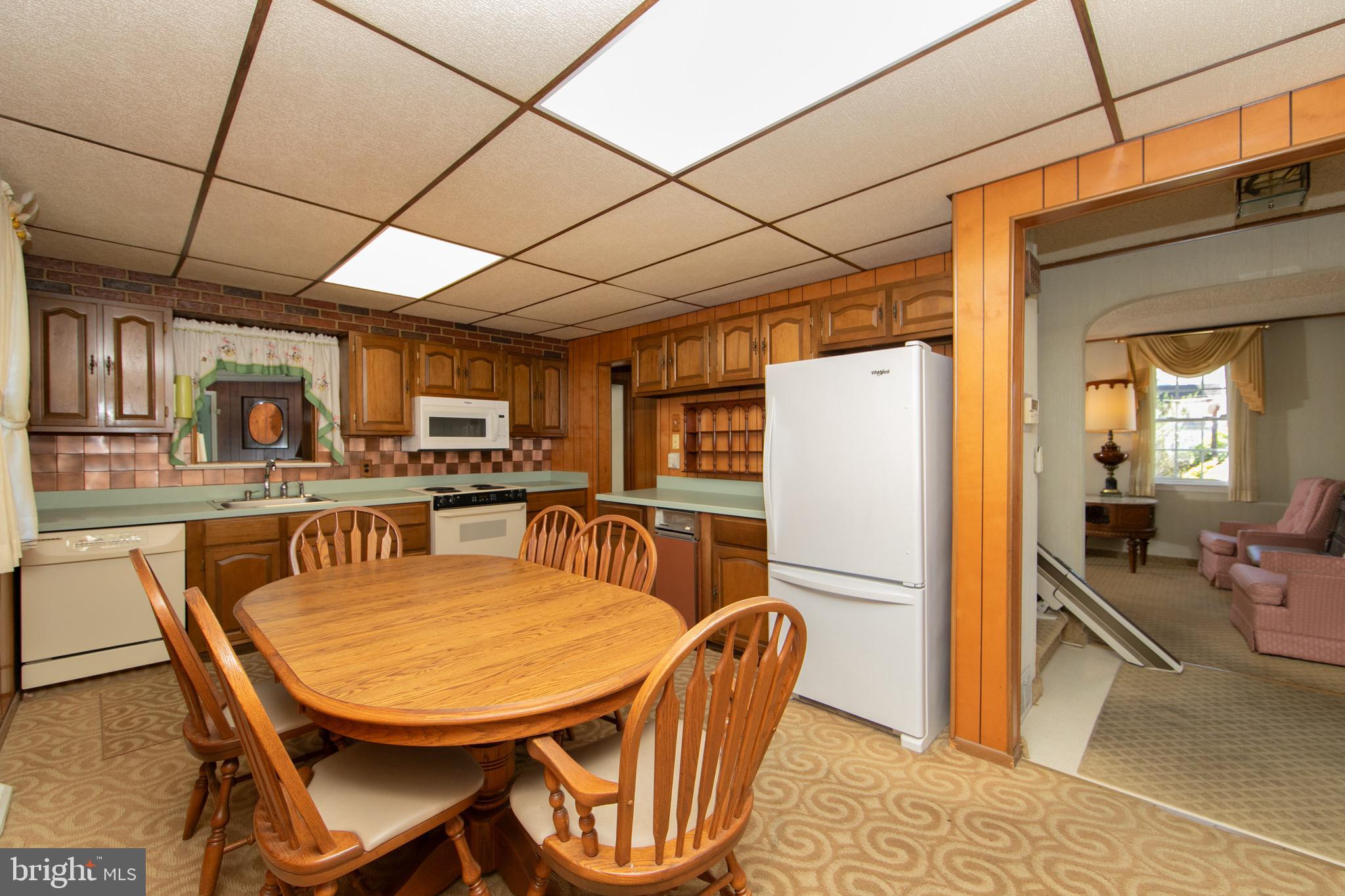 106 West Mill Road Maple Shade, NJ 08052 - Photo 16 of 36 Eat-in Kitchen