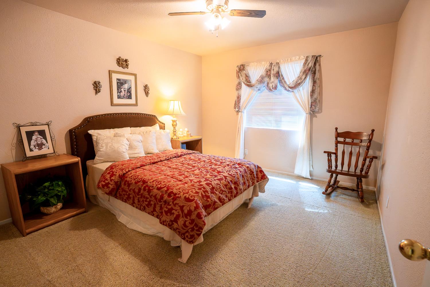 4237 Narraganset Way Mather, CA 95655 - Photo 29 of 40 a spacious bedroom with a bed and a chandelier