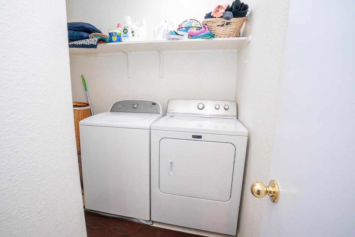 4237 Narraganset Way Mather, CA 95655 - Photo 31 of 40 a utility room with dryer and washer